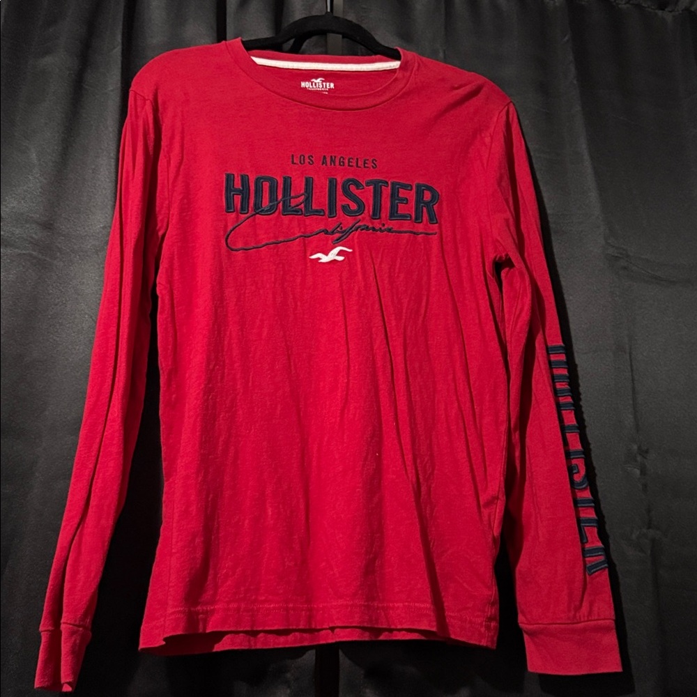 Hollister Men's Red Graphic Long Sleeve T-Shirt